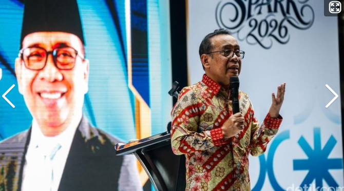 Menko PMK Ingatkan Mahasiswa Jangan Dikuasai AI, Kemampuan Berpikir Kritis hingga Nurani Tetap Jadi Kunci